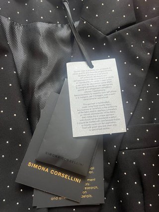 Vestido Simona Corsellini tipo esmoquin