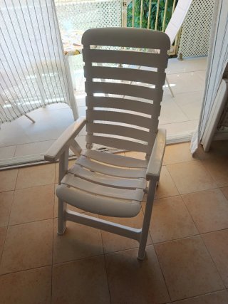 Sillón reclinable exterior blanco
