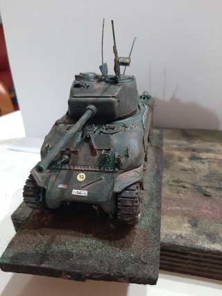 Modellino Sherman Italiano 1:35 con basetta