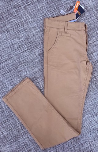 Conjunto camiseta Levi's y pantalón El Corte Ingle
