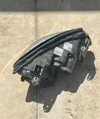 Faro Izquierdo Mercedes-Benz GLA-Class