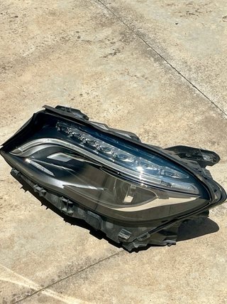 Faro Izquierdo Mercedes-Benz GLA-Class
