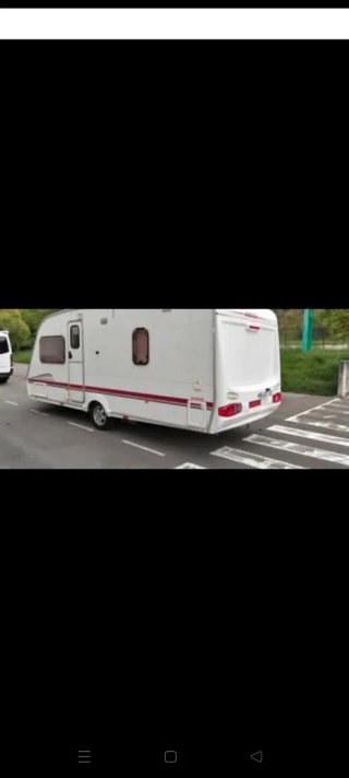 Esta caravana está equipada con un asiento estánda