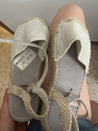 Sandalias Beige y Plateadas