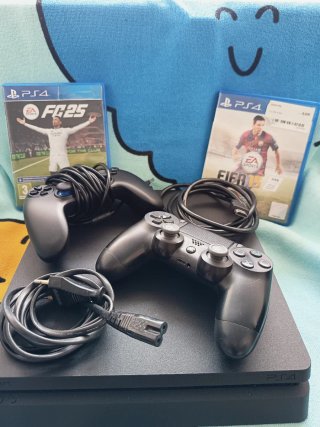 PS4 (PlayStation 4) con 2 mandos y juegos