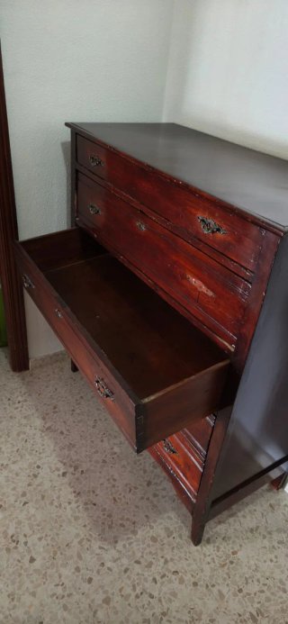 Cómoda de madera con 5 cajones amplios