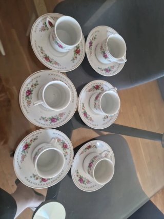 Juego de café de porcelana con flores