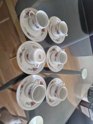 Juego de café de porcelana con flores