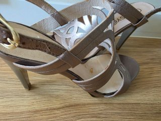 Sandalias Classy@ doradas tacón alto T39