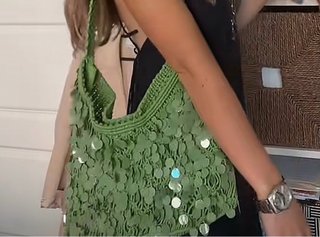 Bolso verde con lentejuelas