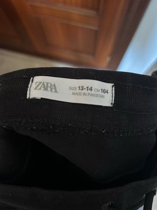 Pantalón corto Zara negro con cremallera