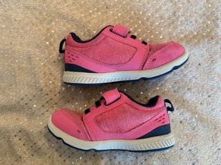 Zapatillas deportivas rosas Decathlon – Talla 25