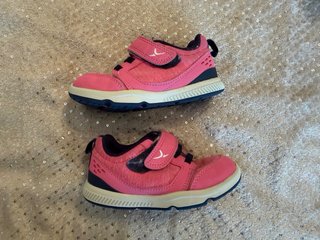 Zapatillas deportivas rosas Decathlon – Talla 25