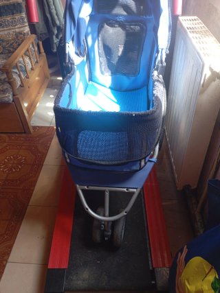 Carrito para mascotas azul y negro