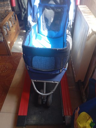 Carrito para mascotas azul y negro