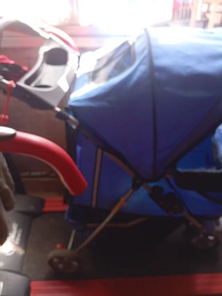 Carrito para mascotas azul y negro