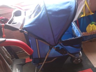 Carrito para mascotas azul y negro