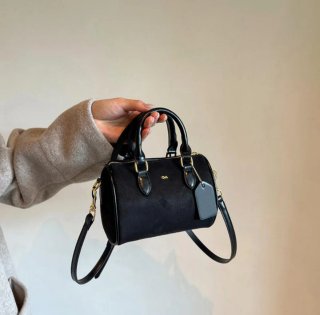 Bolso de hombro marrón