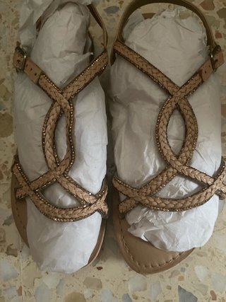 Sandalias Beige y Doradas
