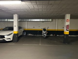 Alquilo plaza para moto en garaje comunitario. - Imagen 6