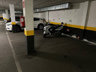 Alquilo plaza para moto en garaje comunitario. - Imagen 8