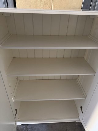 Armario blanco de madera