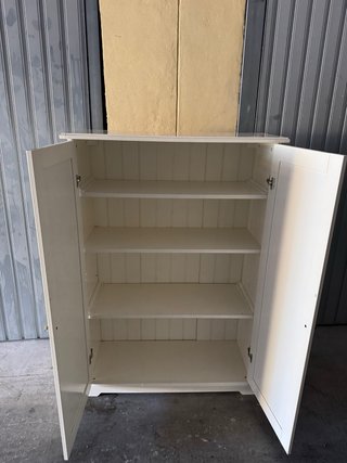 Armario blanco de madera
