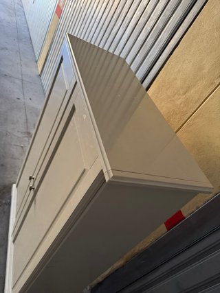 Armario blanco de madera