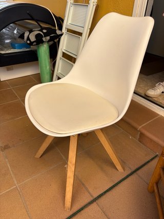 Sillas modernas blancas y beige 6 unidades por 65€