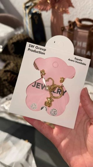 Lote de bisutería Guess: pendientes corazón y triá