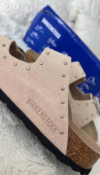 Sandalias Birkenstock Beige con Tachuelas Plata