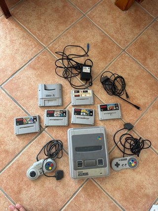 Consola Super Nintendo+ 2 Mandos y Juegos