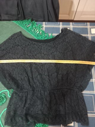 Blusa nera in pizzo