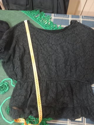 Blusa nera in pizzo