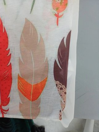 Camiseta sin mangas con estampado de plumas