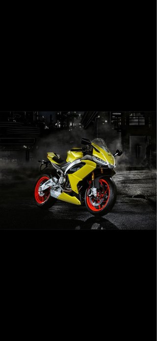 Aprilia RS 660 Sportbike Amarilla