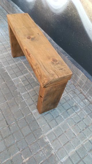 Banco de madera rústico