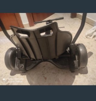 Patinete con asiento negro