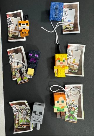 Figura Minecraft Kinder Joy Huevo Kinder 2€ unidad