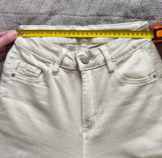 Pantalón elástico flare blanco. Un sólo uso.