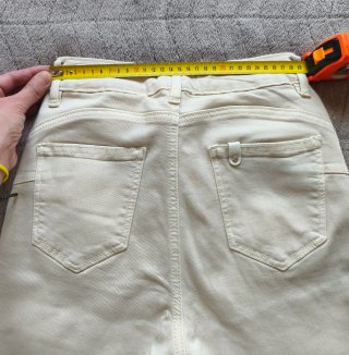 Pantalón elástico flare blanco. Un sólo uso.