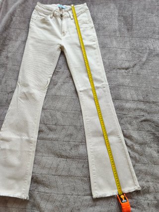 Pantalón elástico flare blanco. Un sólo uso.