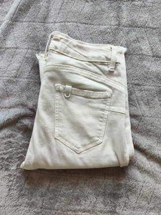 Pantalón elástico flare blanco. Un sólo uso.