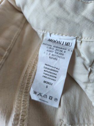 Pantalón elástico flare blanco. Un sólo uso.