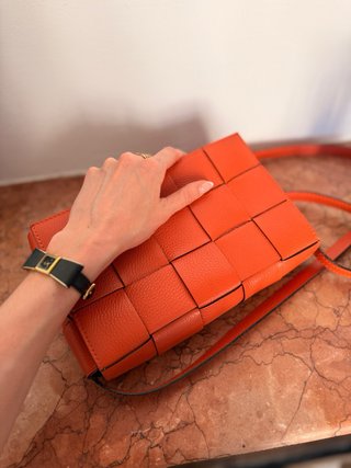 Bolso naranja de piel auténtica - estilo Cassette
