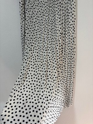 Falda midi lunares blanca y negra