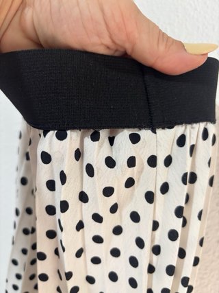 Falda midi lunares blanca y negra