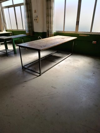 Mesa de trabajo multiusos