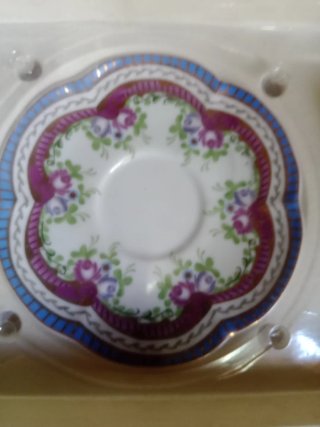 JUEGO DE TAZAS REALES ANTIGUAS PRECINTADAS