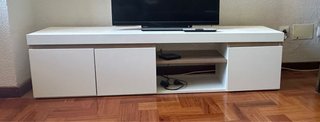 Mueble TV salón blanco y madera